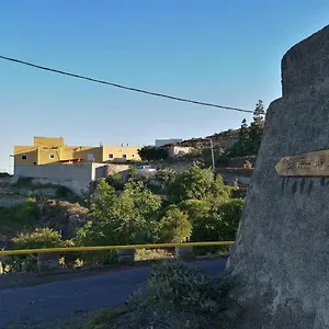 Village. Tony Frias. Country house
